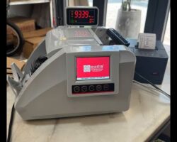 M&aacute;y đếm tiền kiểm tra tiền giả Oudis 9192A